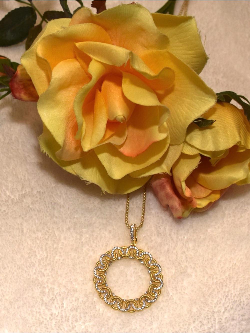 Elegant Gold Circle Pendant Necklace with Crystal Accents